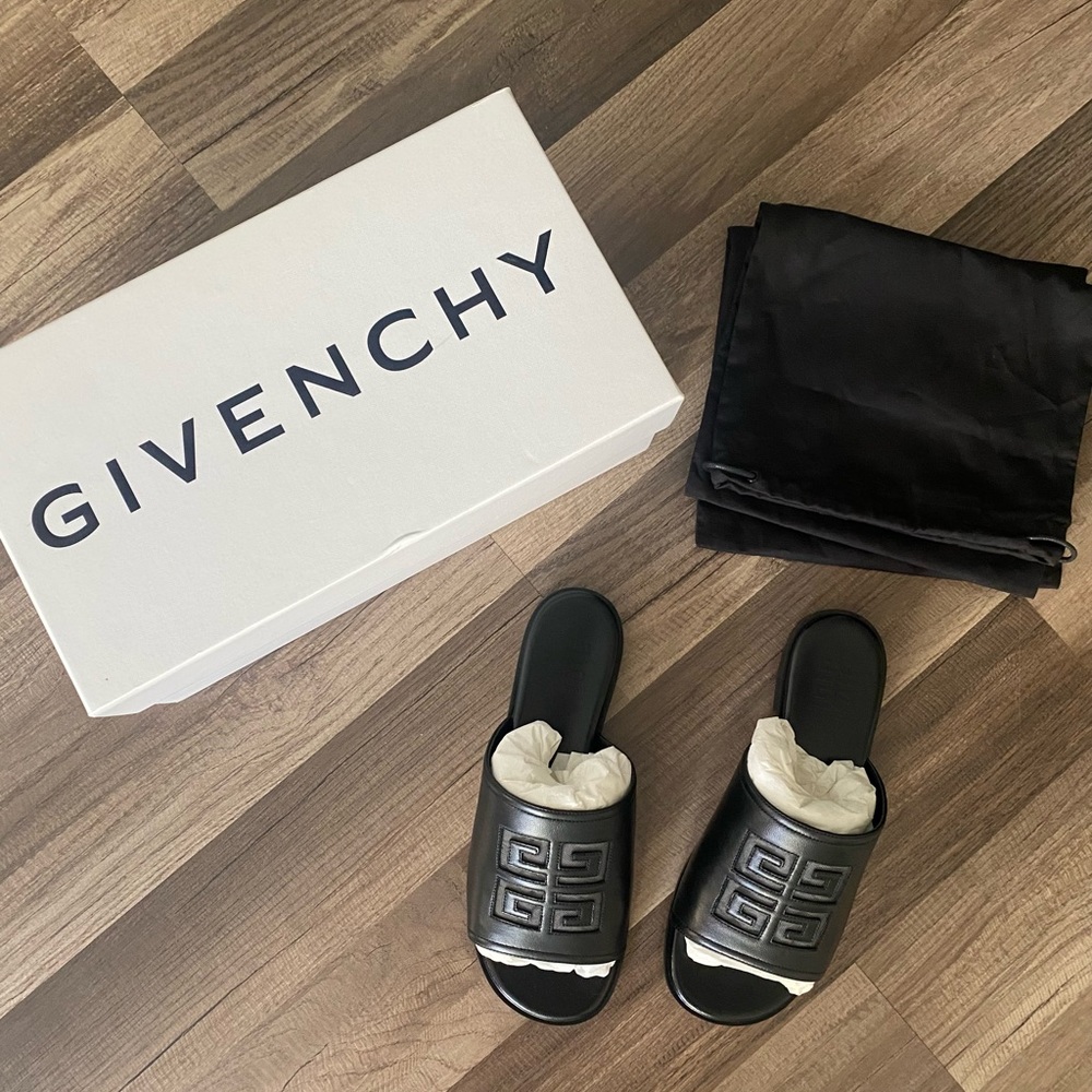 NEW! Givenchy leather sandals